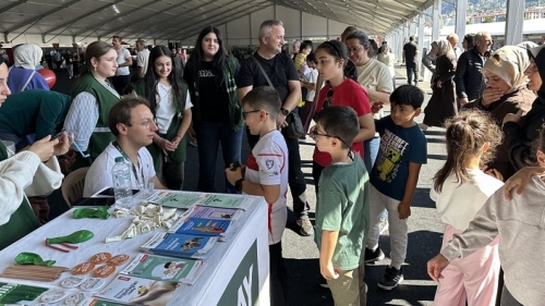 YEŞİLAY, GASTRONOMİ GÜNLERİ'NDE VATANDAŞLARLA BULUŞTU
